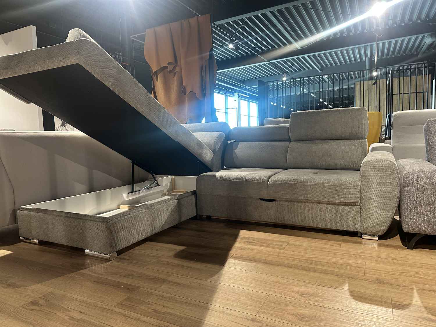 Narożnik Patryzia Comforteo z funkcją spania i pojemnikiem na pościel , przecena z ekspozycji -22%