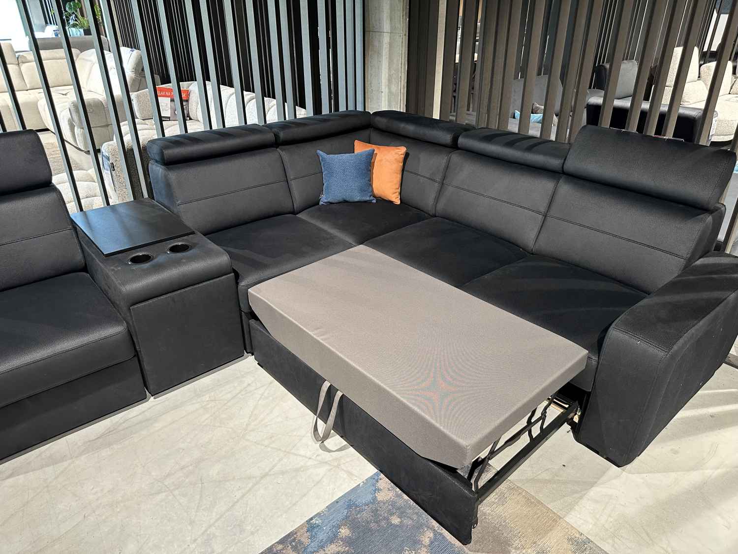 Narożnik Basic od Ideal sofa z funkcją spania , barkiem oraz z fotelem relax - przecena z ekspozycji -23%