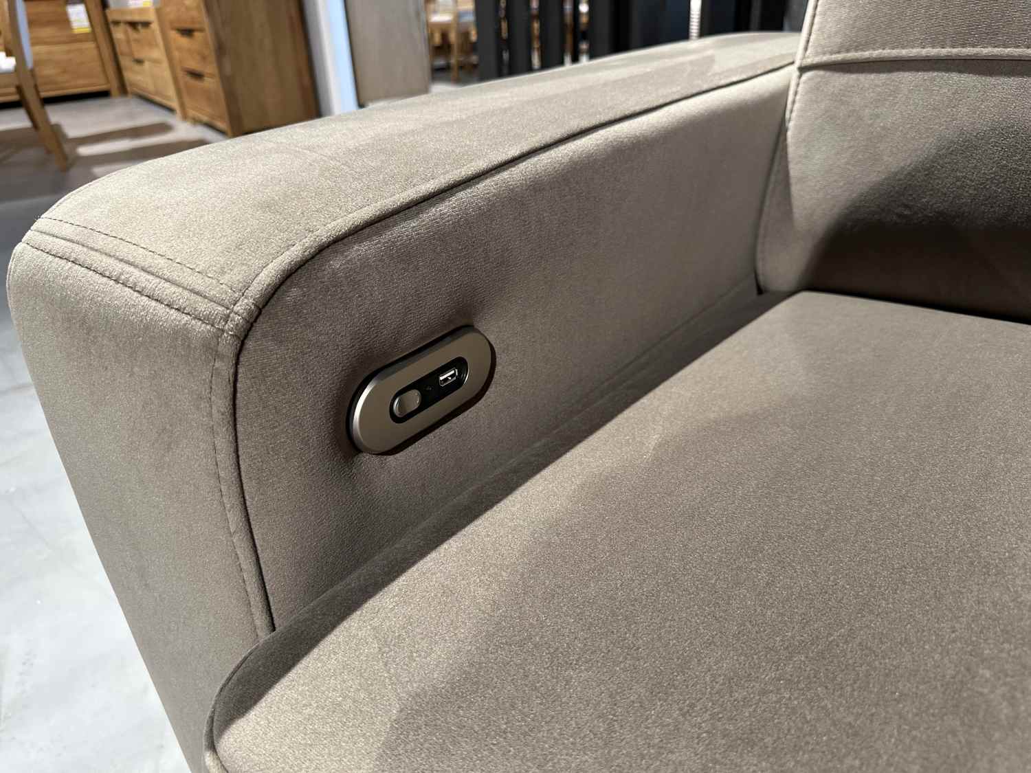 Fotel Basic od Ideal Sofa z funkcją relax elektryczną - przecena z ekspozycji  - 44%