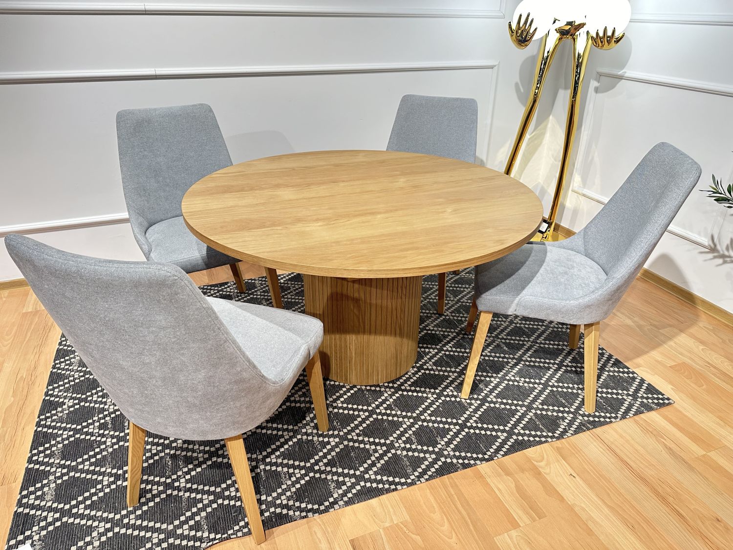 Stół okrągły rozkładany Milano - Verti 8058 dąb naturalny na podstawie kolumnowej śr. 130 +50cm
