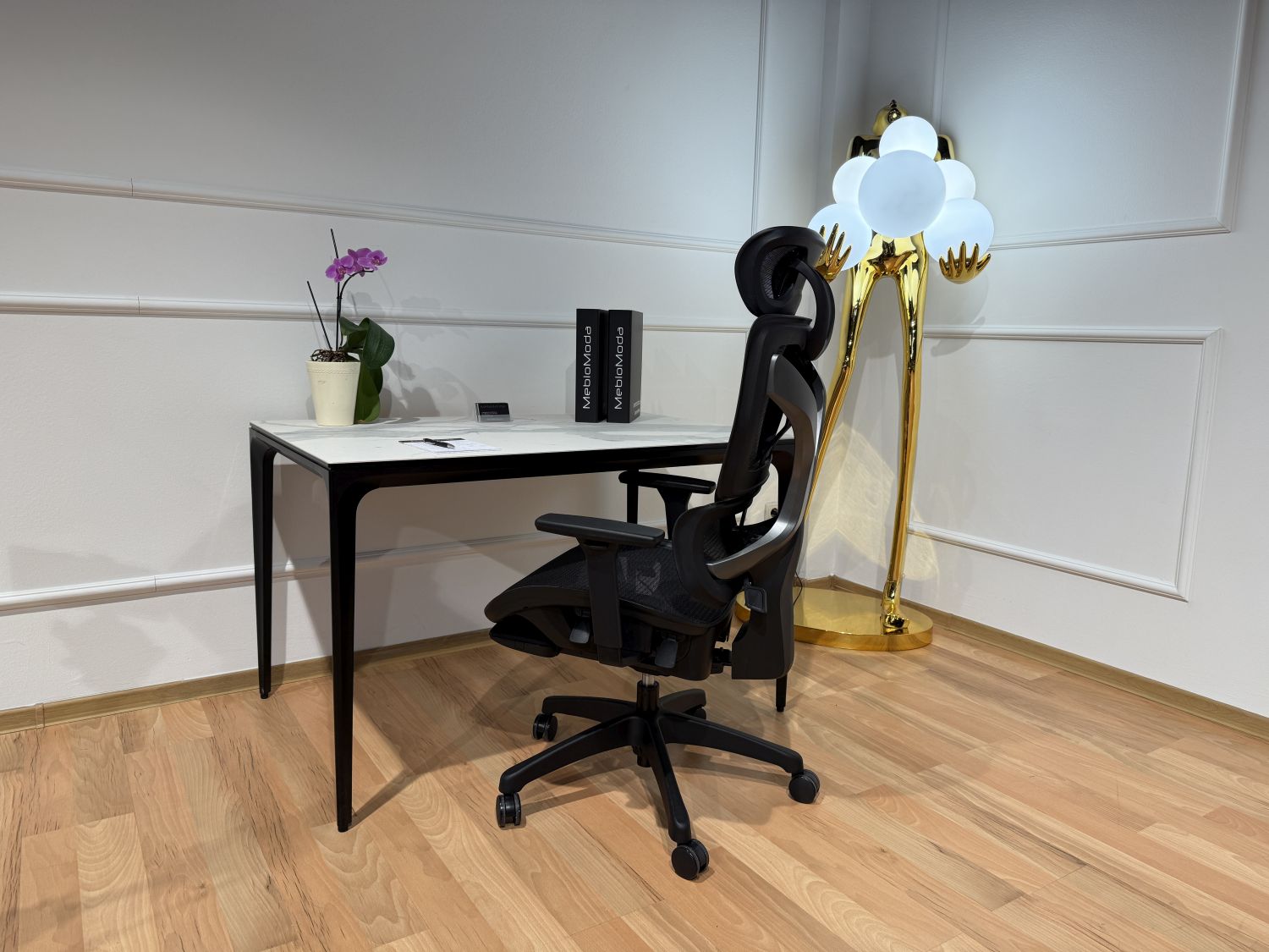 Fotel ergonomiczny z podnóżkiem Elton