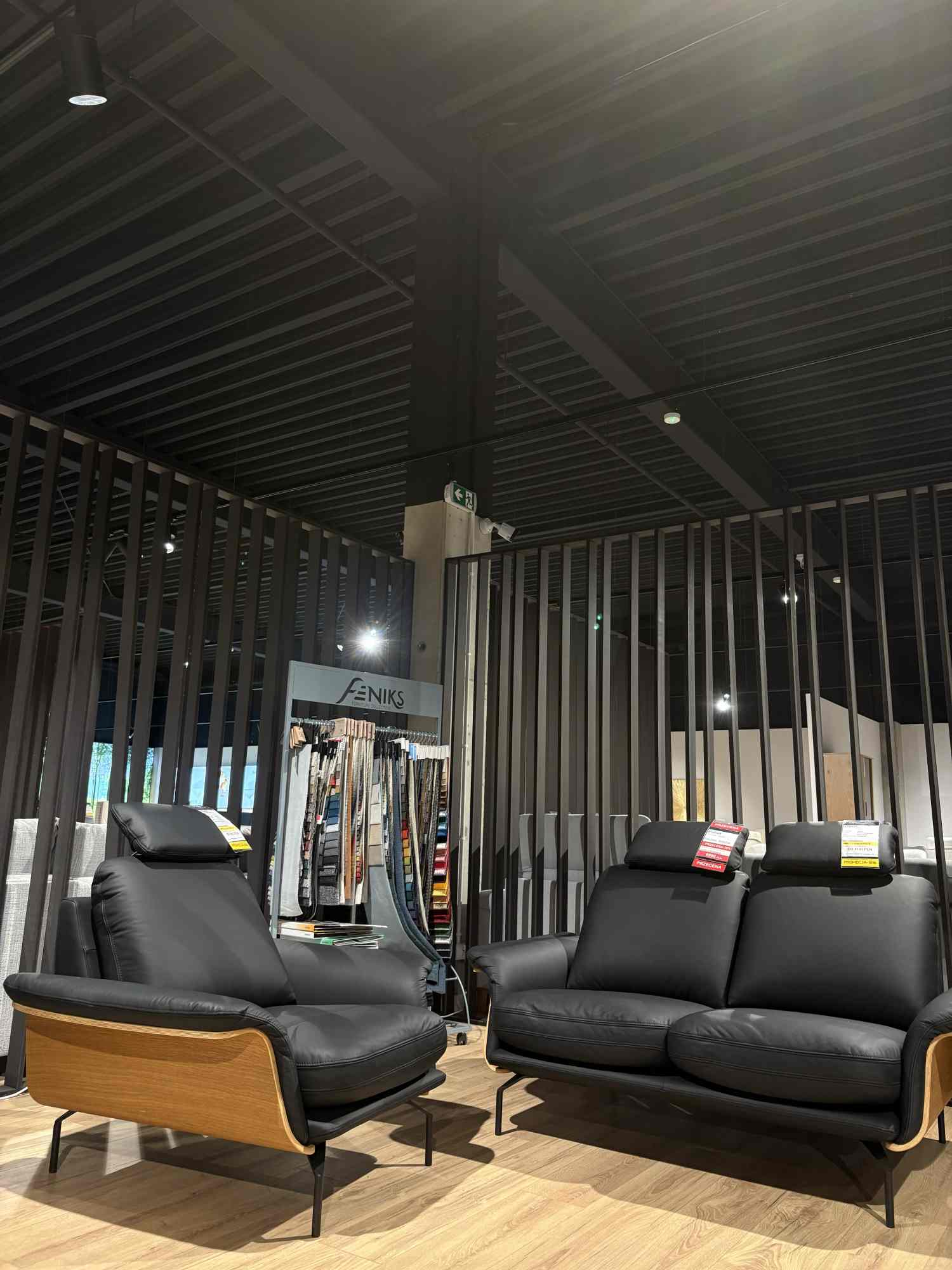 Zestaw Planet Sofa2+fotel+zagłówki w skórze Hermes Nero przecena z ekspozycji -35%