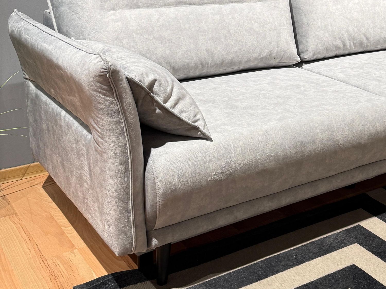 Sofa Capri z funkcją spania i pojemnikiem na pościel 