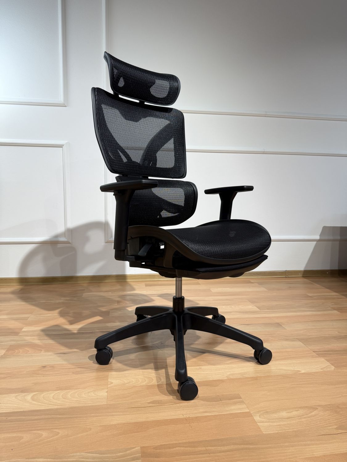 Fotel ergonomiczny z podnóżkiem Elton