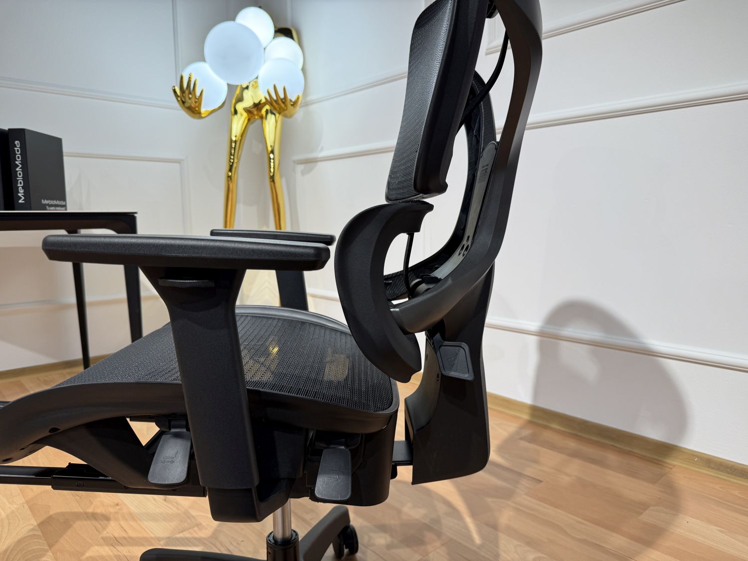 Fotel ergonomiczny z podnóżkiem Elton