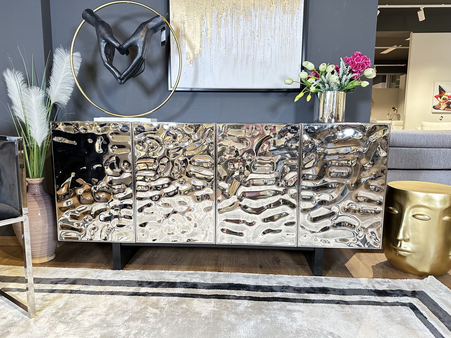 Komoda 4-drzwiowa Kare Design 80122 fornirowana czarna front srebrny ze stali nierdzewnej
