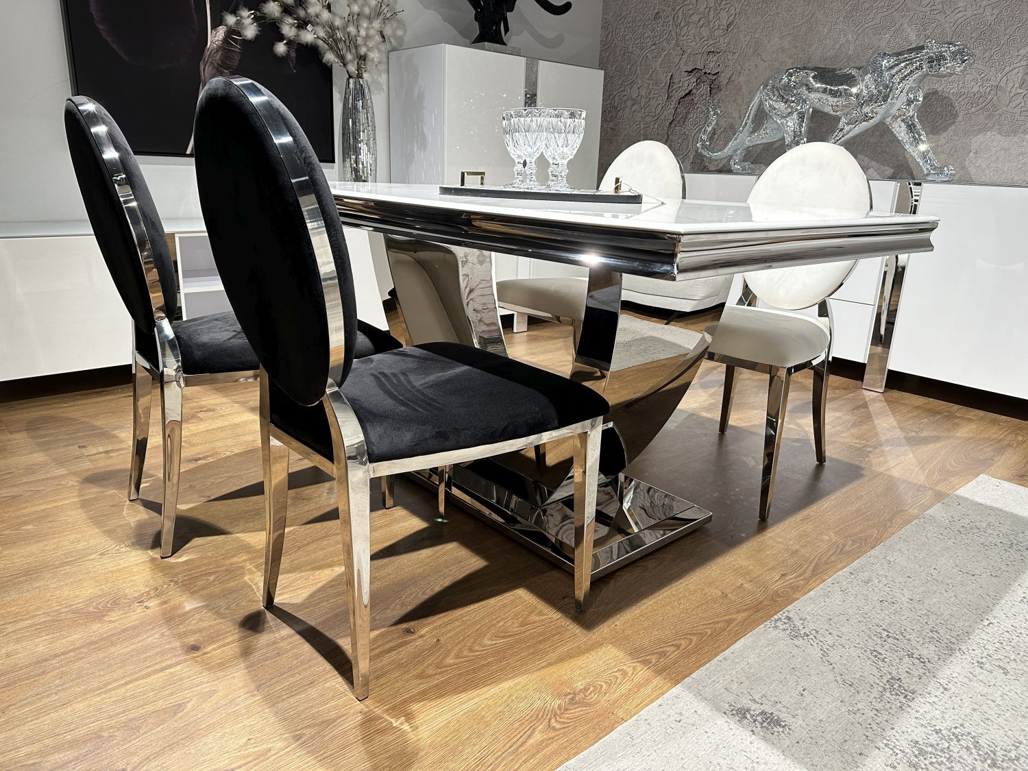 Krzesło chromowane FT 83 Glamour-Silver biały velvet Louis ludwik