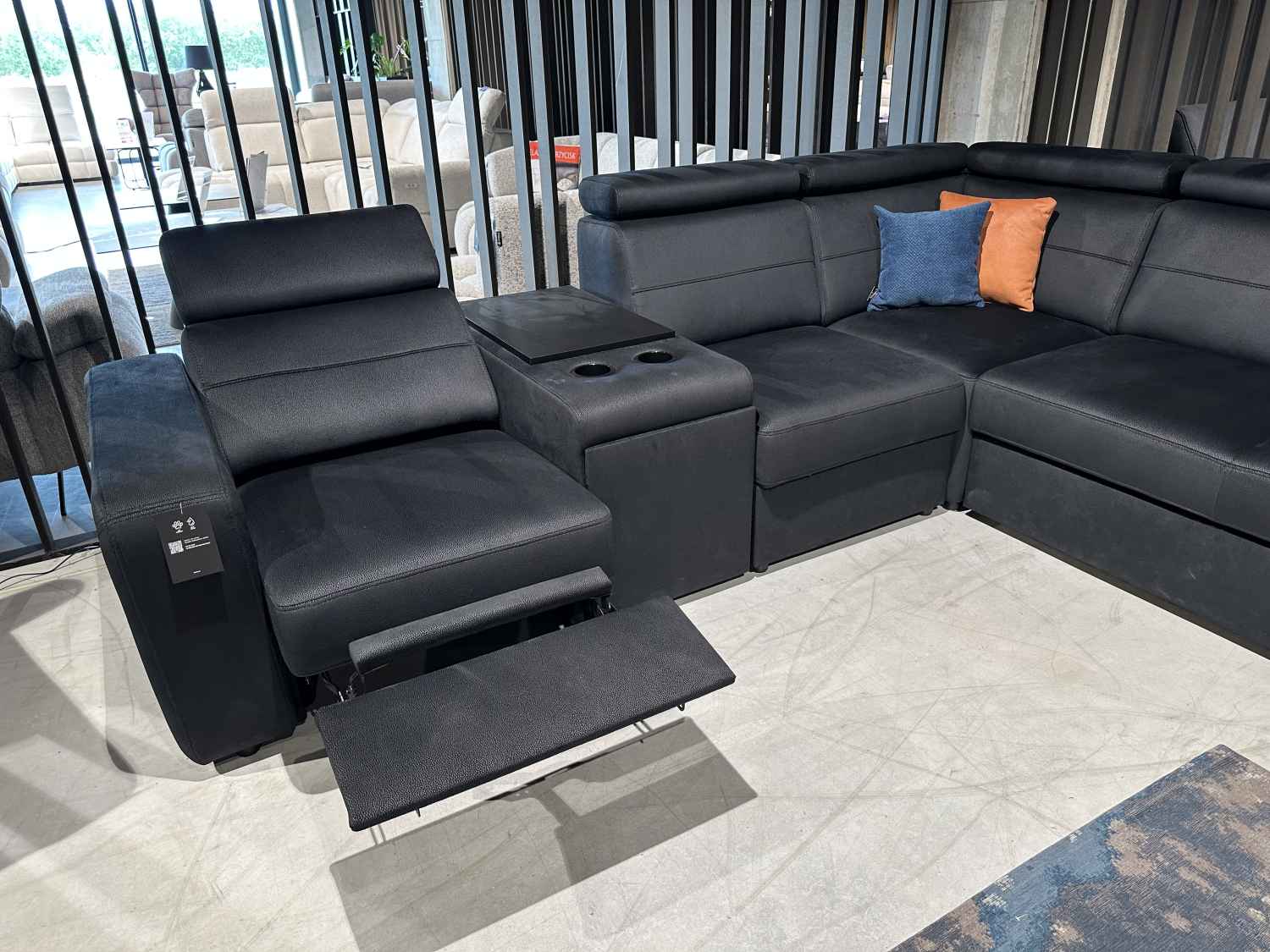 Narożnik Basic od Ideal sofa z funkcją spania , barkiem oraz z fotelem relax - przecena z ekspozycji -23%