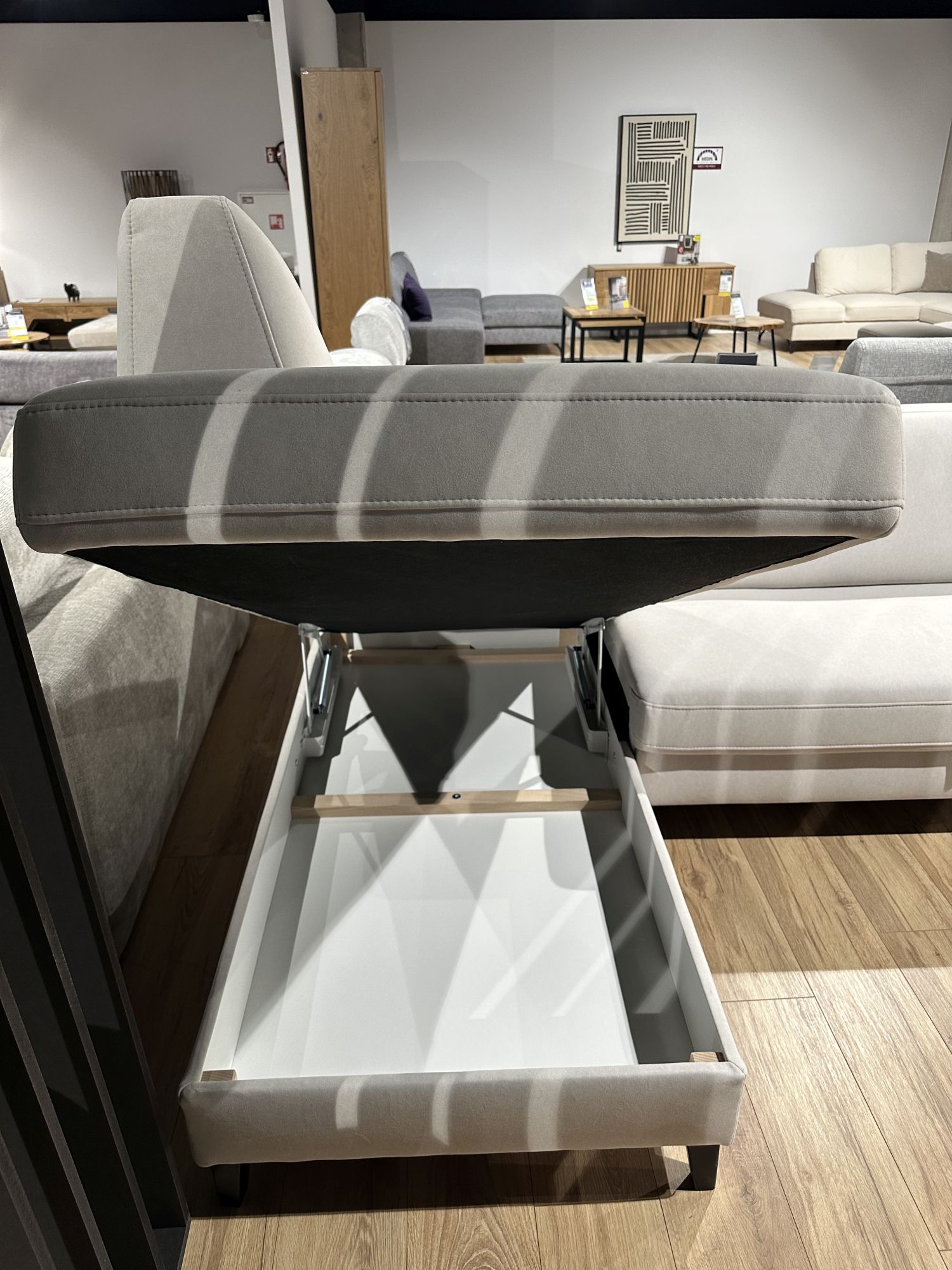 Narożnik AVOLA z funkcją spania i pojemnikiem - przecena z ekspozycji -30%