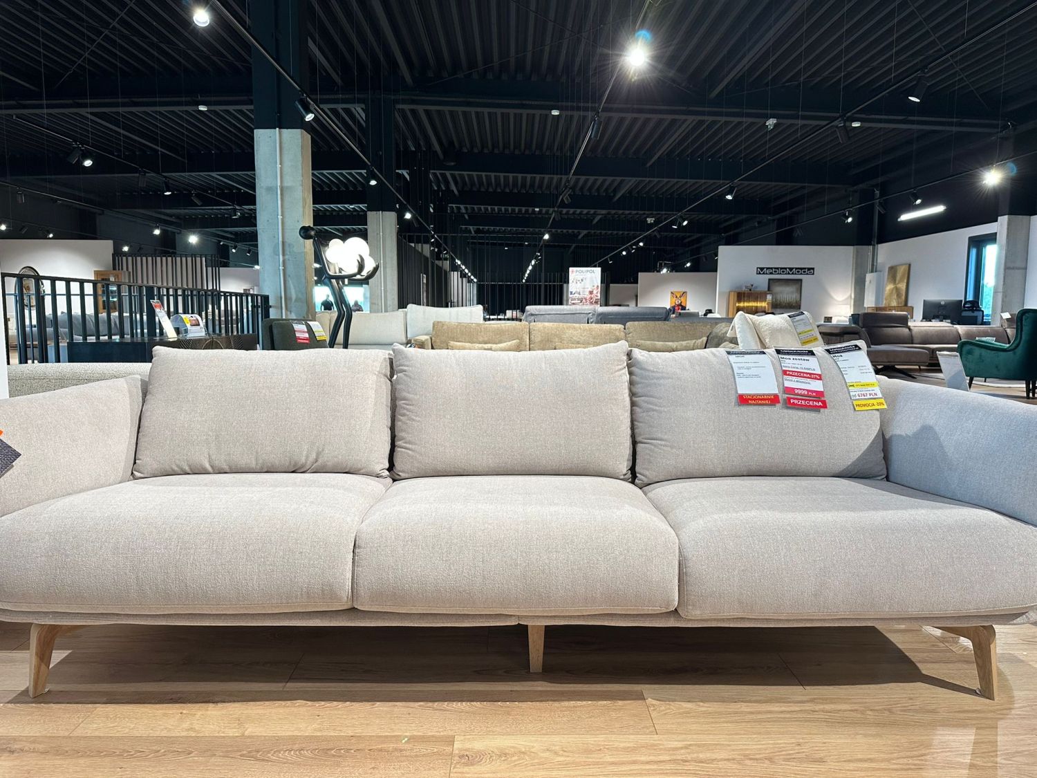 Zestaw MOA : Sofa 4 os. + Fotel 1,5 os. -przecena z ekspozycji -37% Zestaw MOA : Sofa 4 os. + Fotel 1,5 os. -przecena z ekspozycji -37%