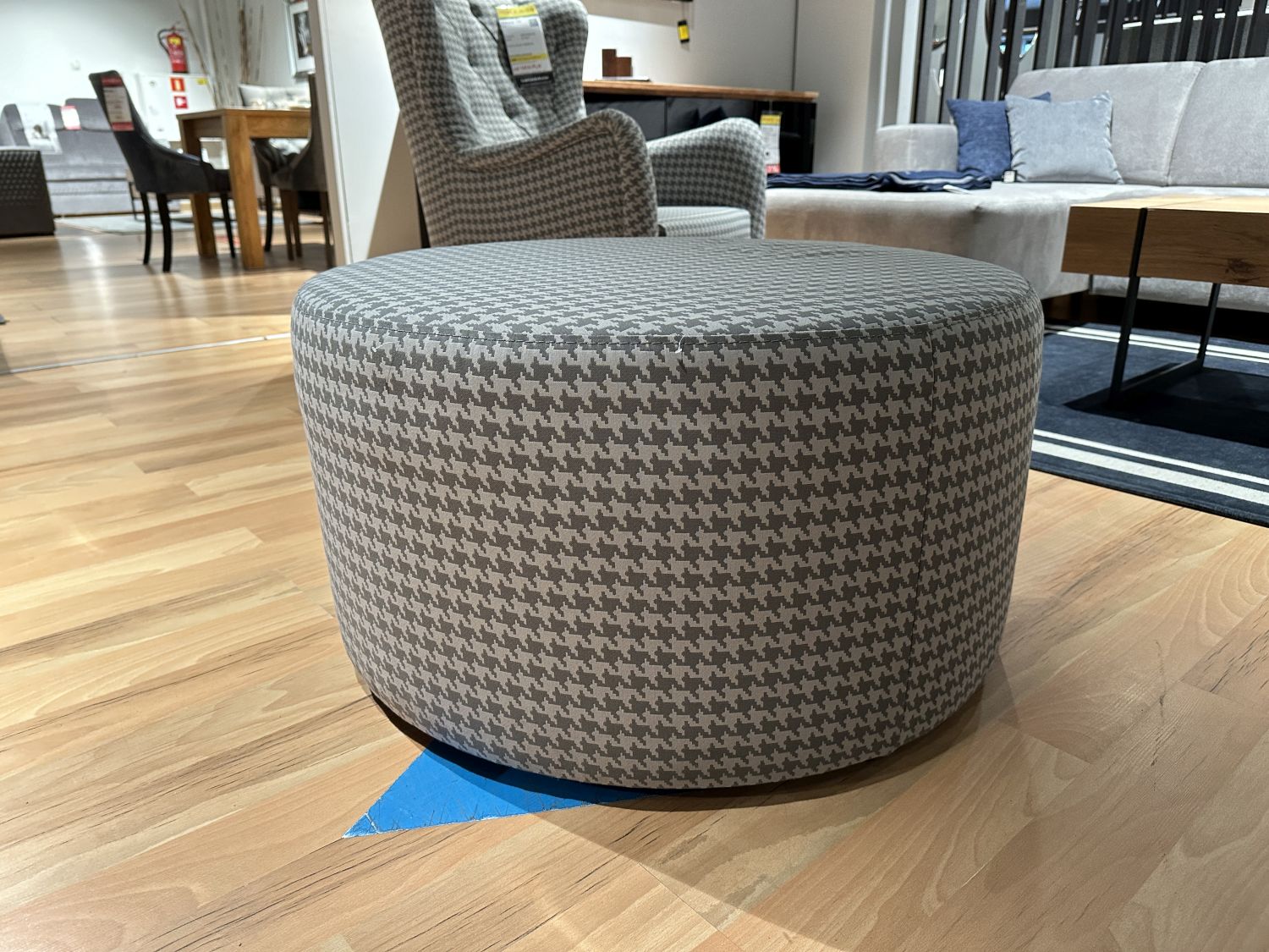Pufa Piko średnica 80cm - przecena z ekspozycji -67% Pufa Piko średnica 80cm - przecena z ekspozycji -67%