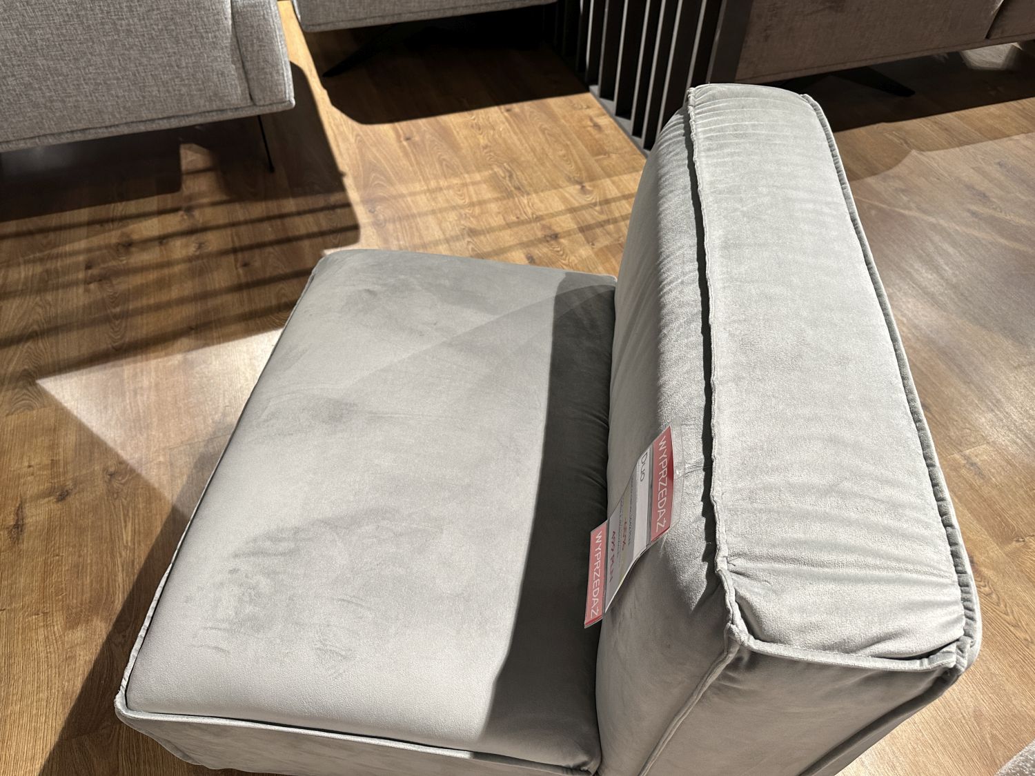 Sofa nierozkładana Duo z marszczeniami - wyprzedaż z ekspozycji -65% Sofa nierozkładana Duo z marszczeniami - wyprzedaż z ekspozycji -65%