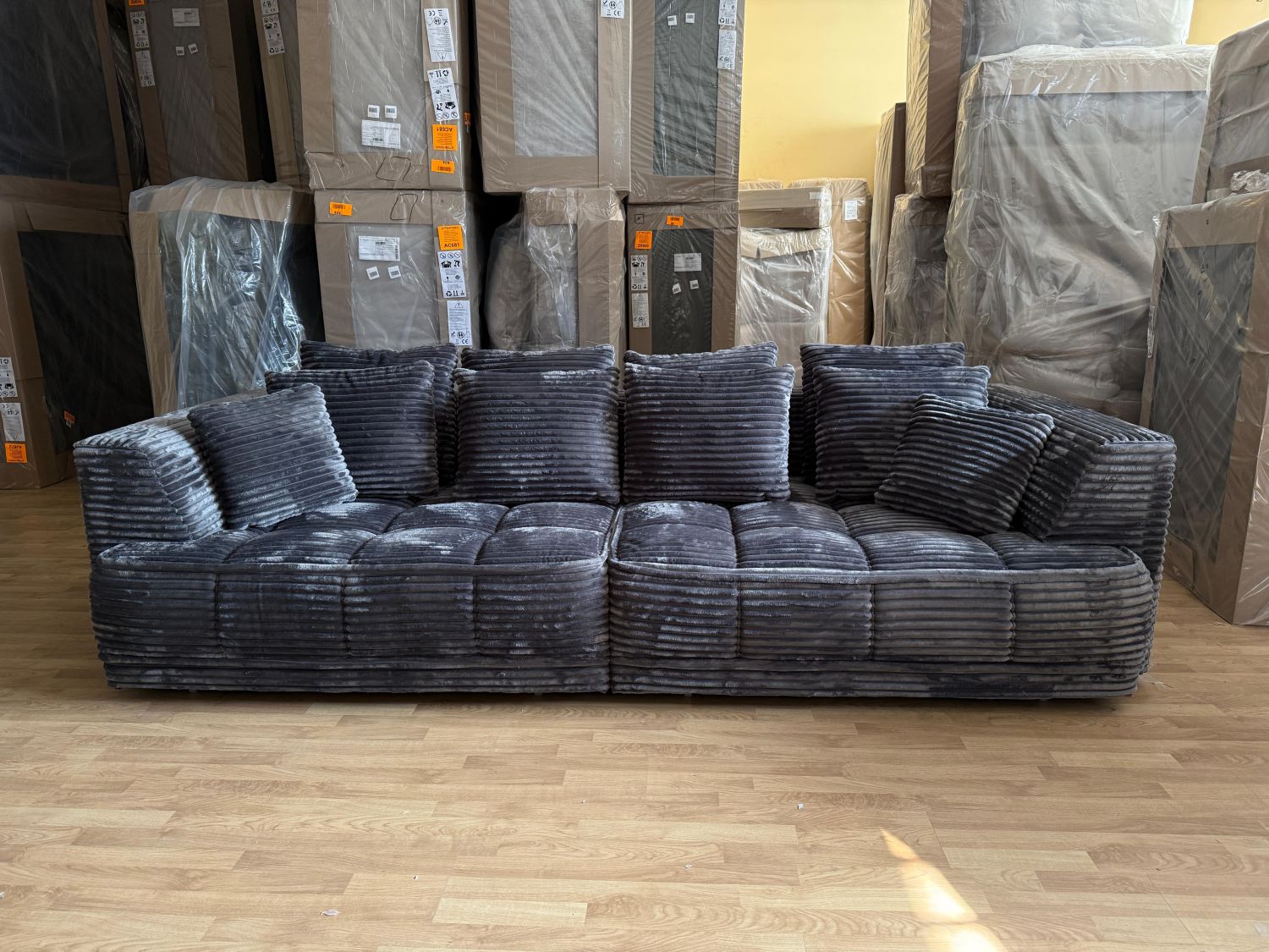 Tiga Bigsofa sofa z elektrycznie wysuwanymi siedziskami Wersal