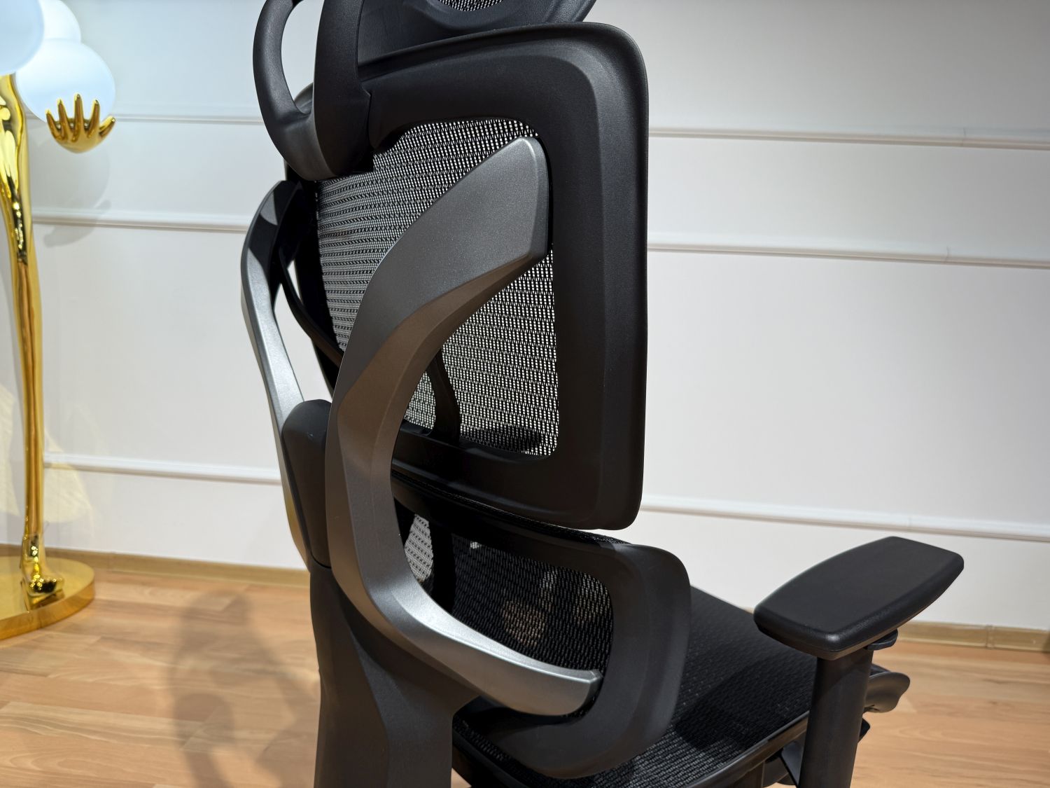 Fotel ergonomiczny z podnóżkiem Elton