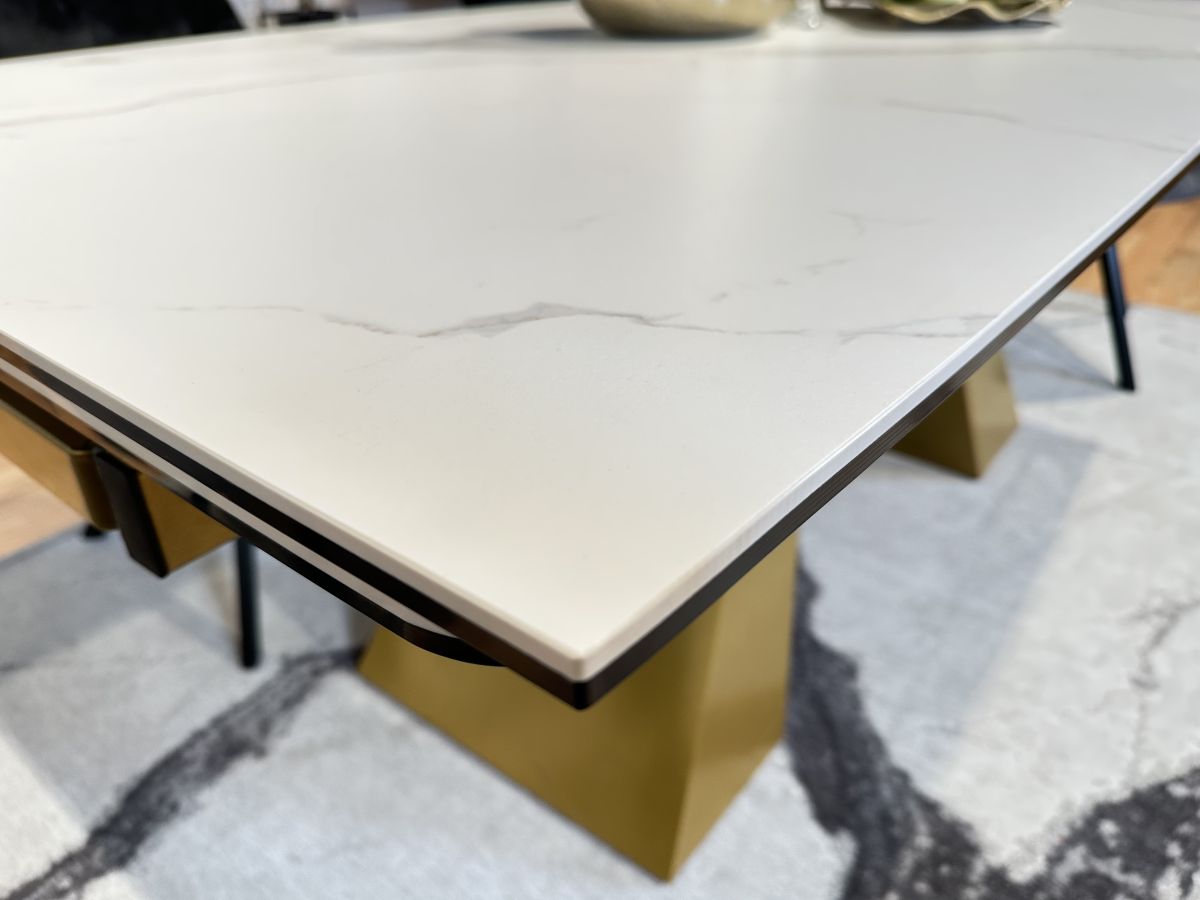 Stół V918 ze spieku kwarcowego rozkładany, nogi złote, blat biały 200 (260)x100cm