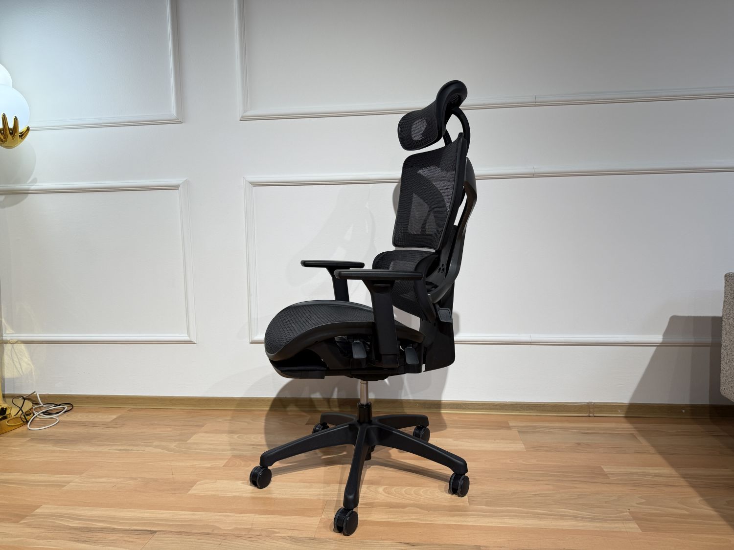 Fotel ergonomiczny z podnóżkiem Elton