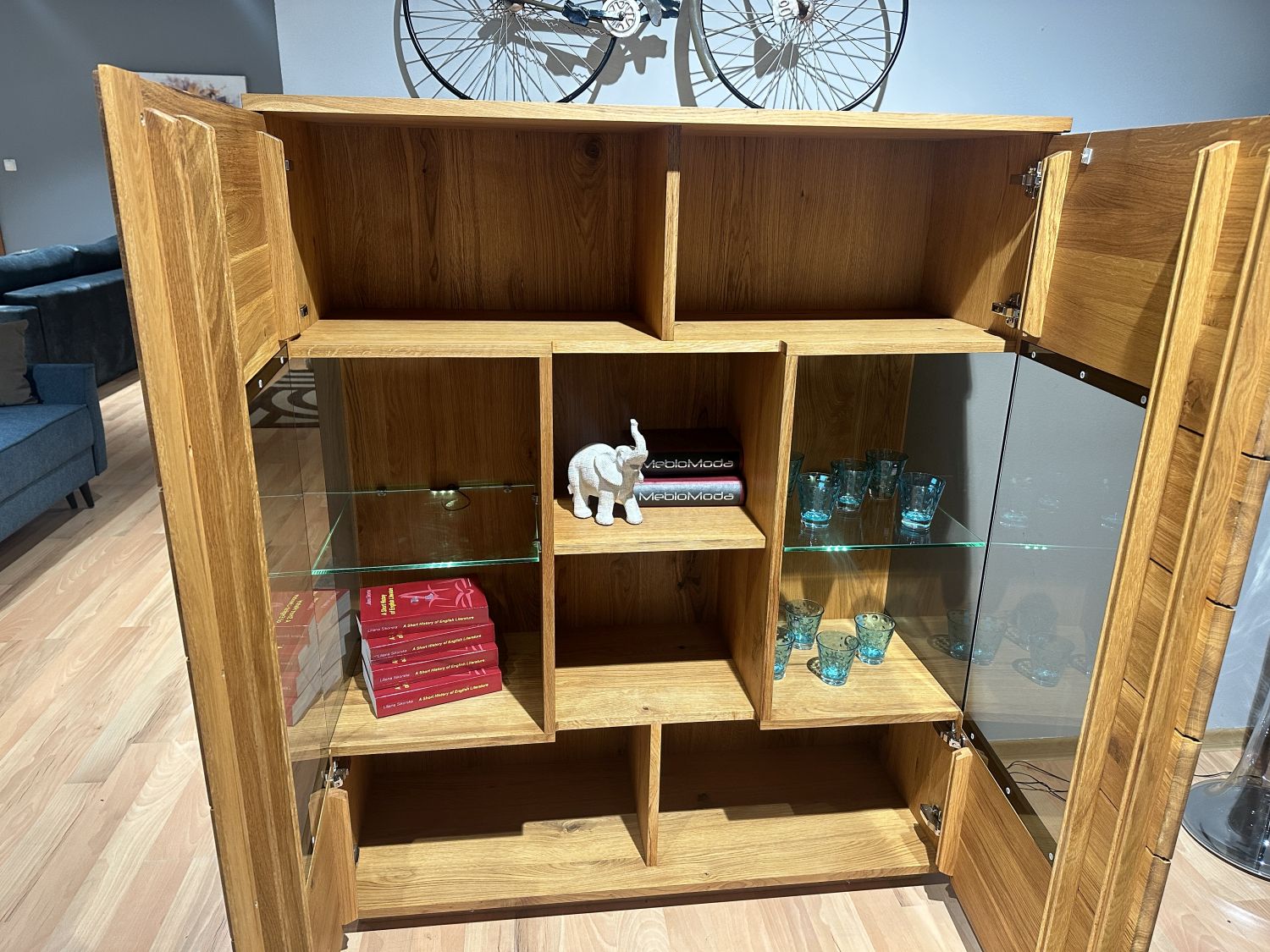 Zestaw mebli LIMERA : WITRYNA I+ KOMODA III +BAREK II z oświetleniem , przecena z ekspozycji -30%