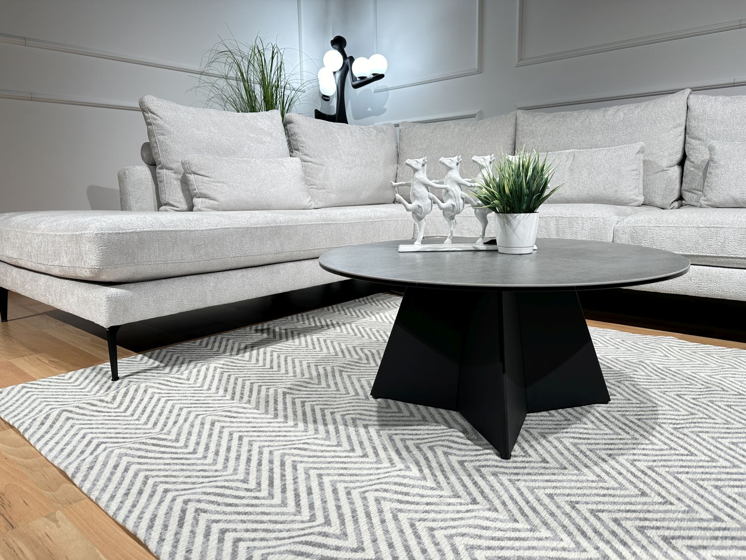 Okrągły stolik kawowy Stonea ze spieku kwarcowego śr 80 cm