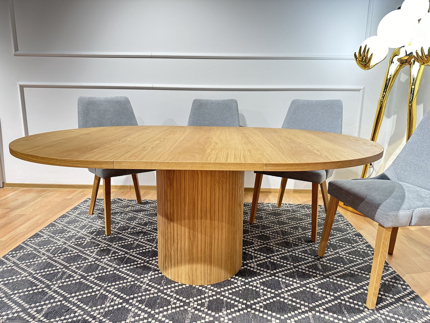 Stół okrągły rozkładany Milano - Verti 8058 dąb naturalny na podstawie kolumnowej śr. 130 +50cm