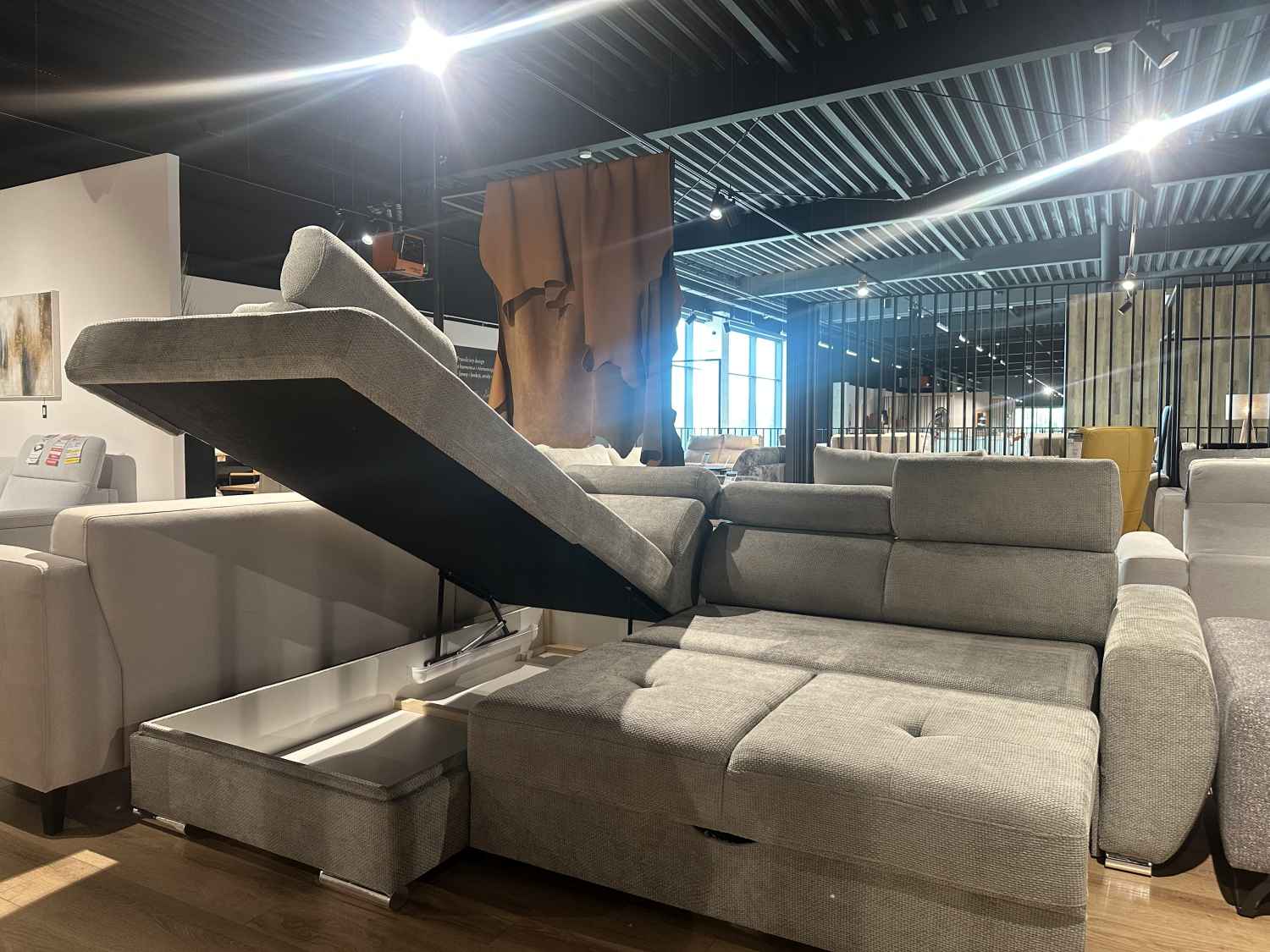 Narożnik Patryzia Comforteo z funkcją spania i pojemnikiem na pościel , przecena z ekspozycji -22%