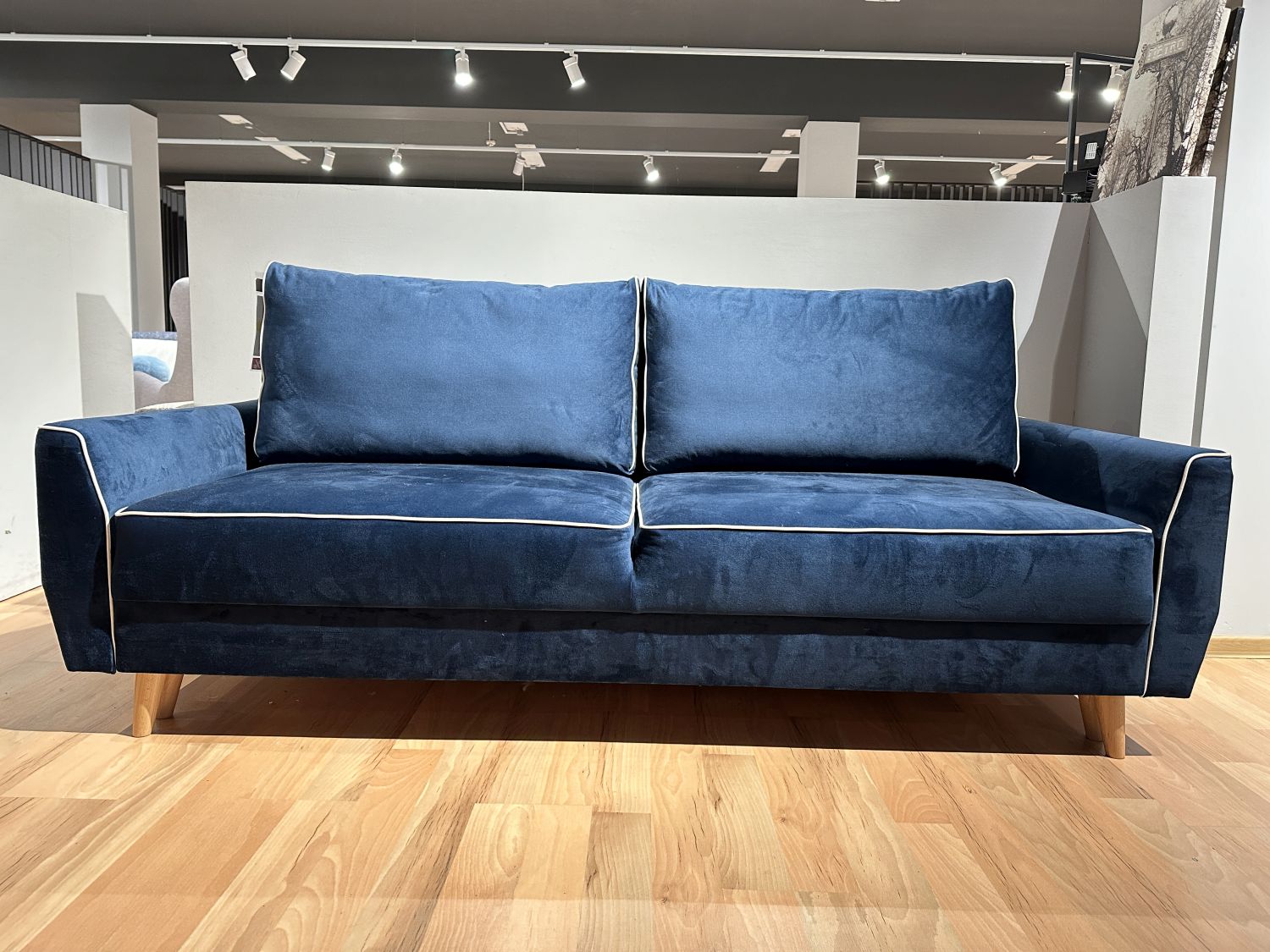 Sofa rozkładana z pojemnikiem Axel - wyprzedaż z ekspozycji  -28%