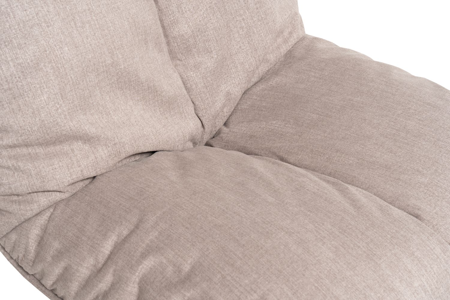 Fotel obrotowy Softie Designwerk od Minimax Sofa przytulny na metalowej podstawie typu talerz Fotel obrotowy Softie Designwerk od Minimax Sofa przytulny na metalowej podstawie typu talerz