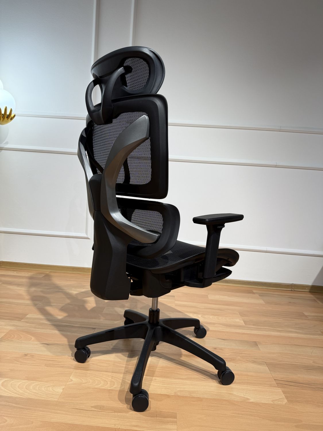 Fotel ergonomiczny z podnóżkiem Elton
