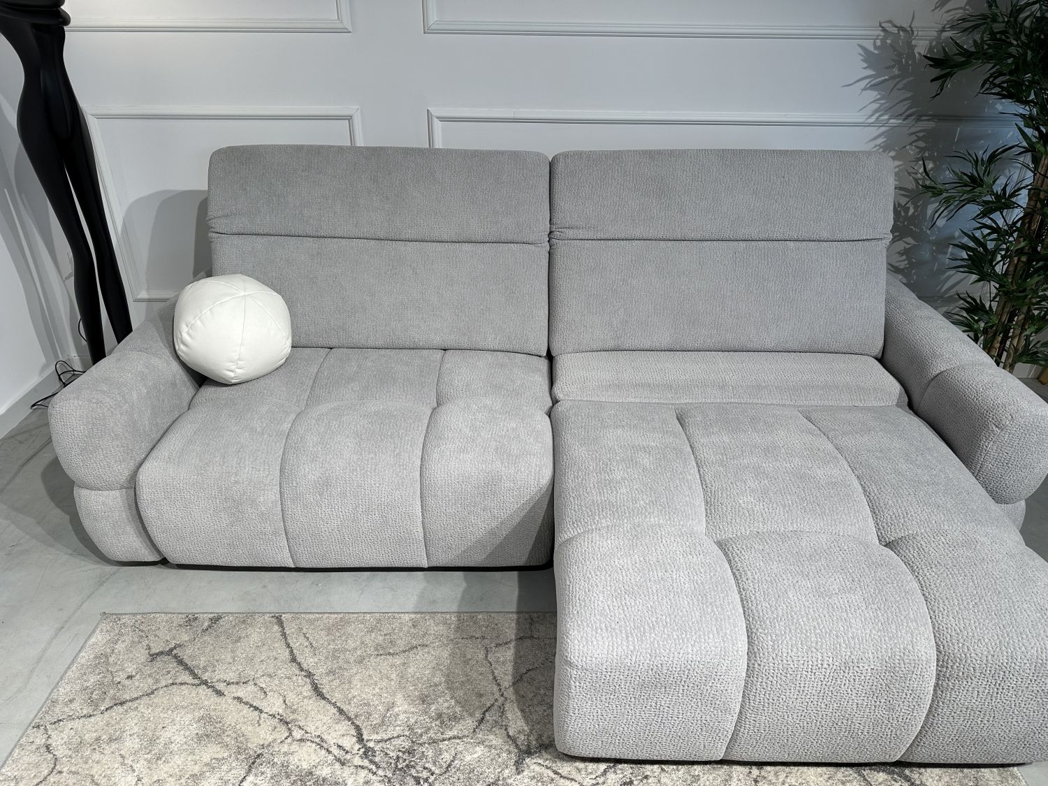 Mateo Bigsofa z elektrycznie wysuwanym siedziskiem i regulowanymi zagłówkami Wersal