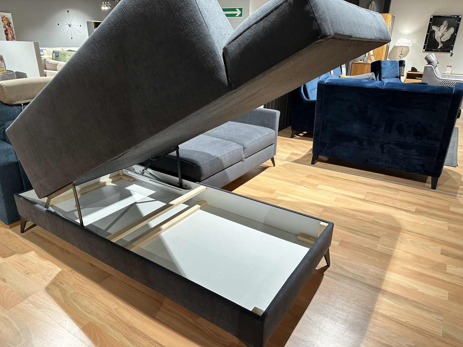 Narożnik z funkcją spania i pojemnikiem San Remo W , przecena z ekspozycji -22%