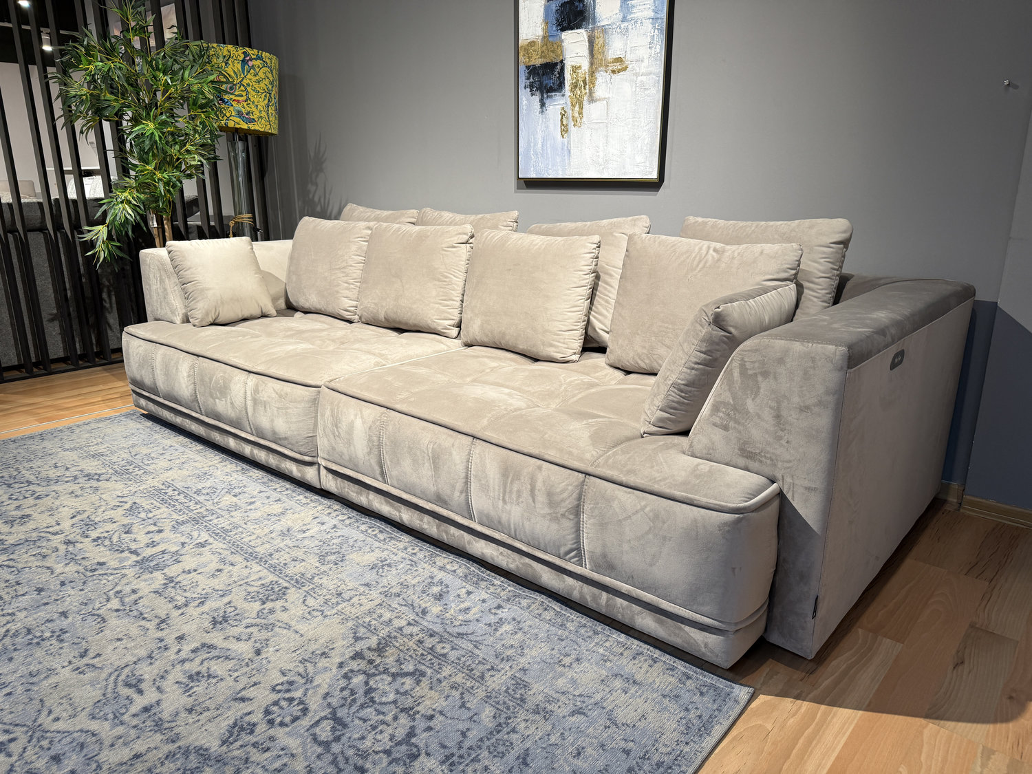 Tiga Bigsofa sofa z elektrycznie wysuwanymi siedziskami Wersal