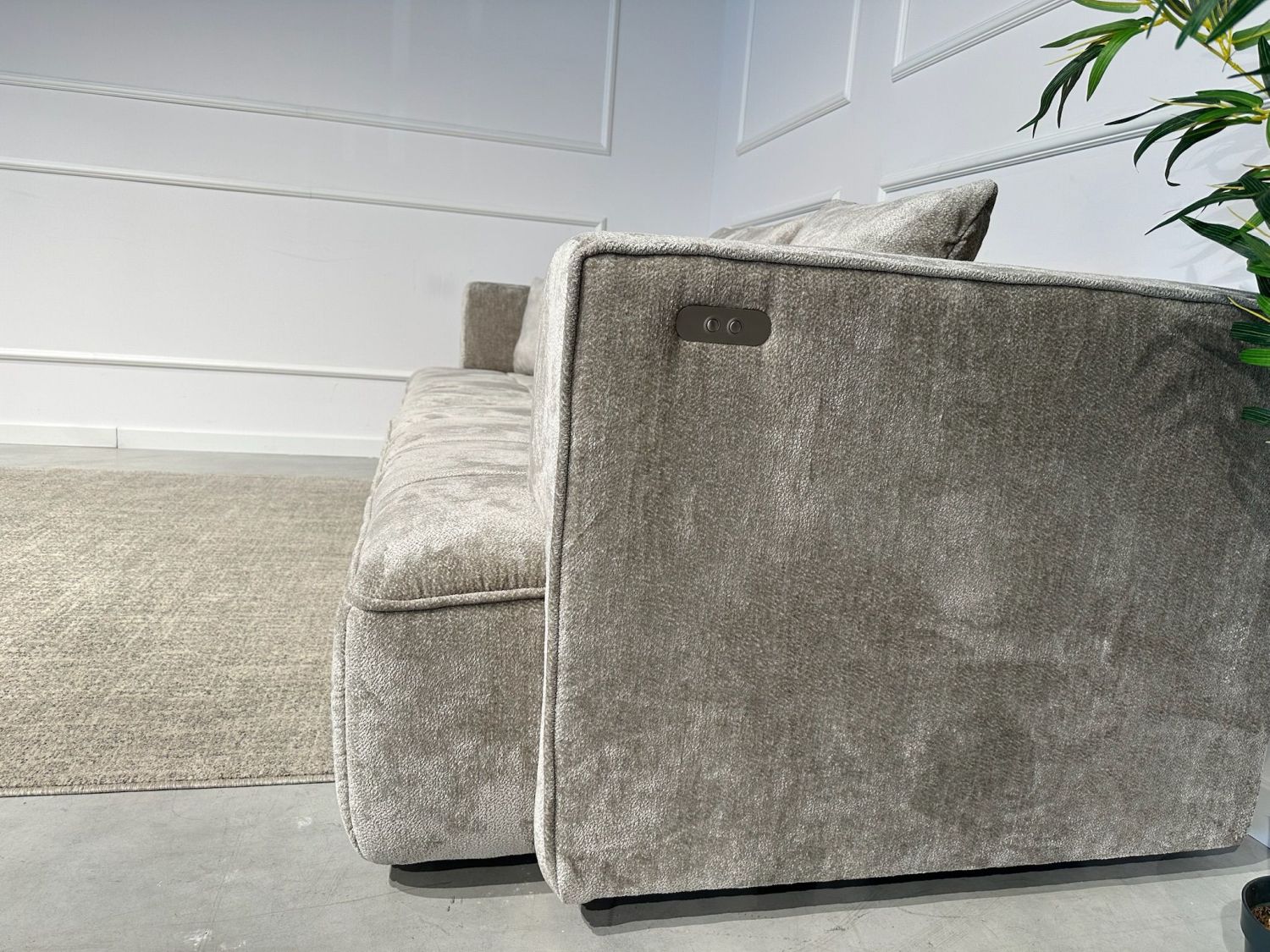 Sofa Albio z elektrycznie regulowanymi siedziskami Wersal