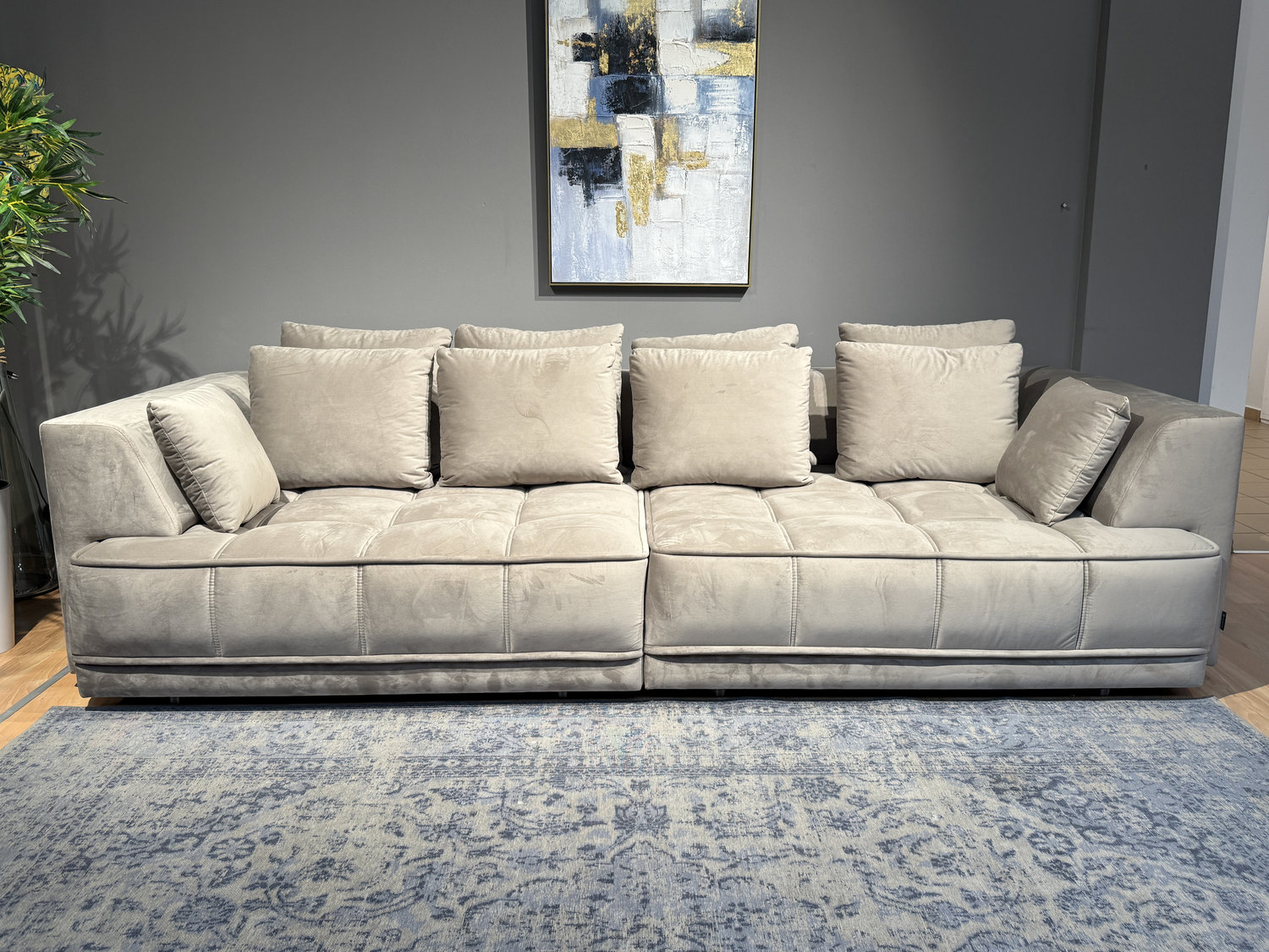Tiga Bigsofa sofa z elektrycznie wysuwanymi siedziskami Wersal