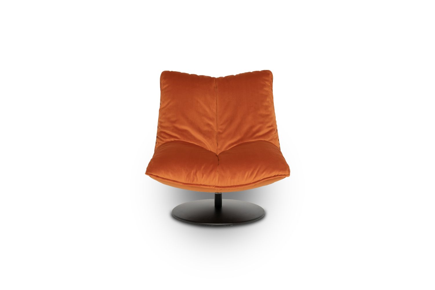 Fotel obrotowy Softie Designwerk od Minimax Sofa przytulny na metalowej podstawie typu talerz Fotel obrotowy Softie Designwerk od Minimax Sofa przytulny na metalowej podstawie typu talerz