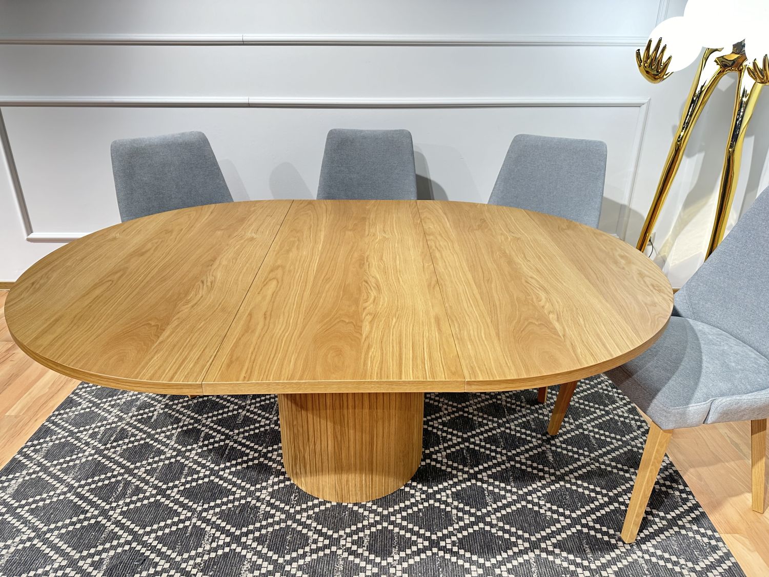 Stół okrągły rozkładany Milano - Verti 8058 dąb naturalny na podstawie kolumnowej śr. 130 +50cm