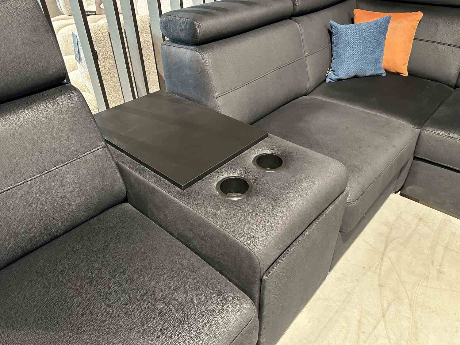 Narożnik Basic od Ideal sofa z funkcją spania , barkiem oraz z fotelem relax - przecena z ekspozycji -23%
