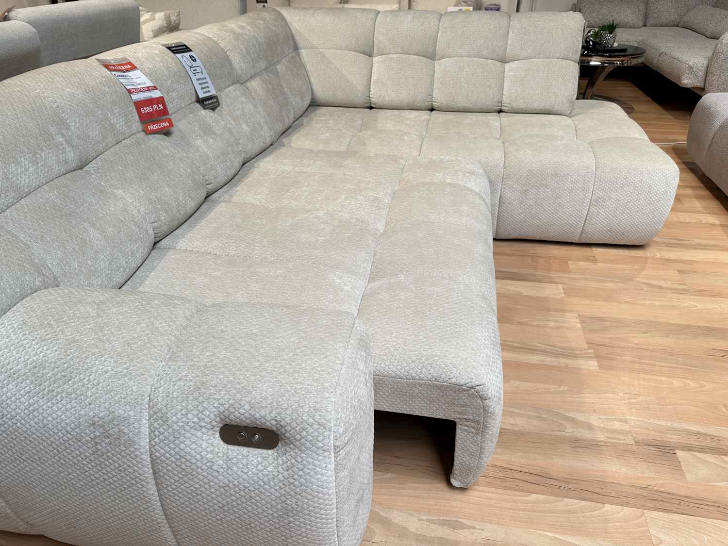 Narożnik Cocoon L Wersal z elektrycznym wysuwem siedziska - przecena z ekspozycji - 26%