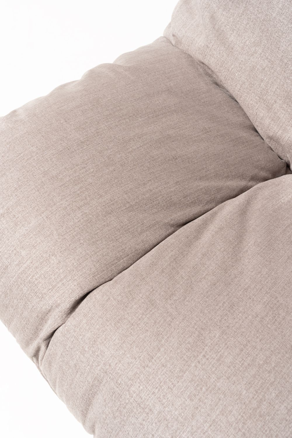 Fotel obrotowy Softie Designwerk od Minimax Sofa przytulny na metalowej podstawie typu talerz Fotel obrotowy Softie Designwerk od Minimax Sofa przytulny na metalowej podstawie typu talerz