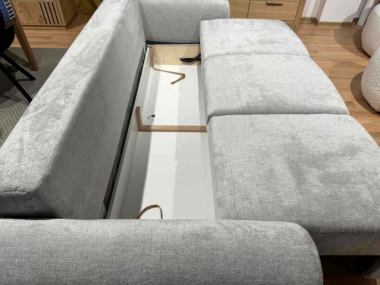 Sofa MIA z funkcją spania i pojemnikiem na pościel - przecena z ekspozycji -30%