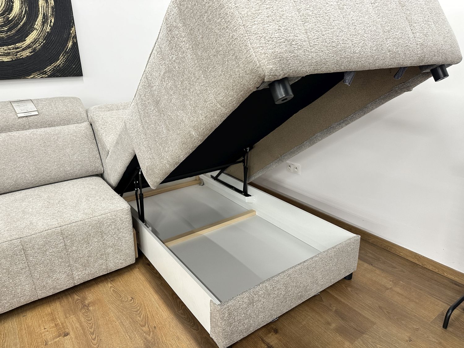 Narożnik Montreal XL Meblosoft z funkcją spania typu puma i dwoma pojemnikami - przecena z ekspozycji -22%