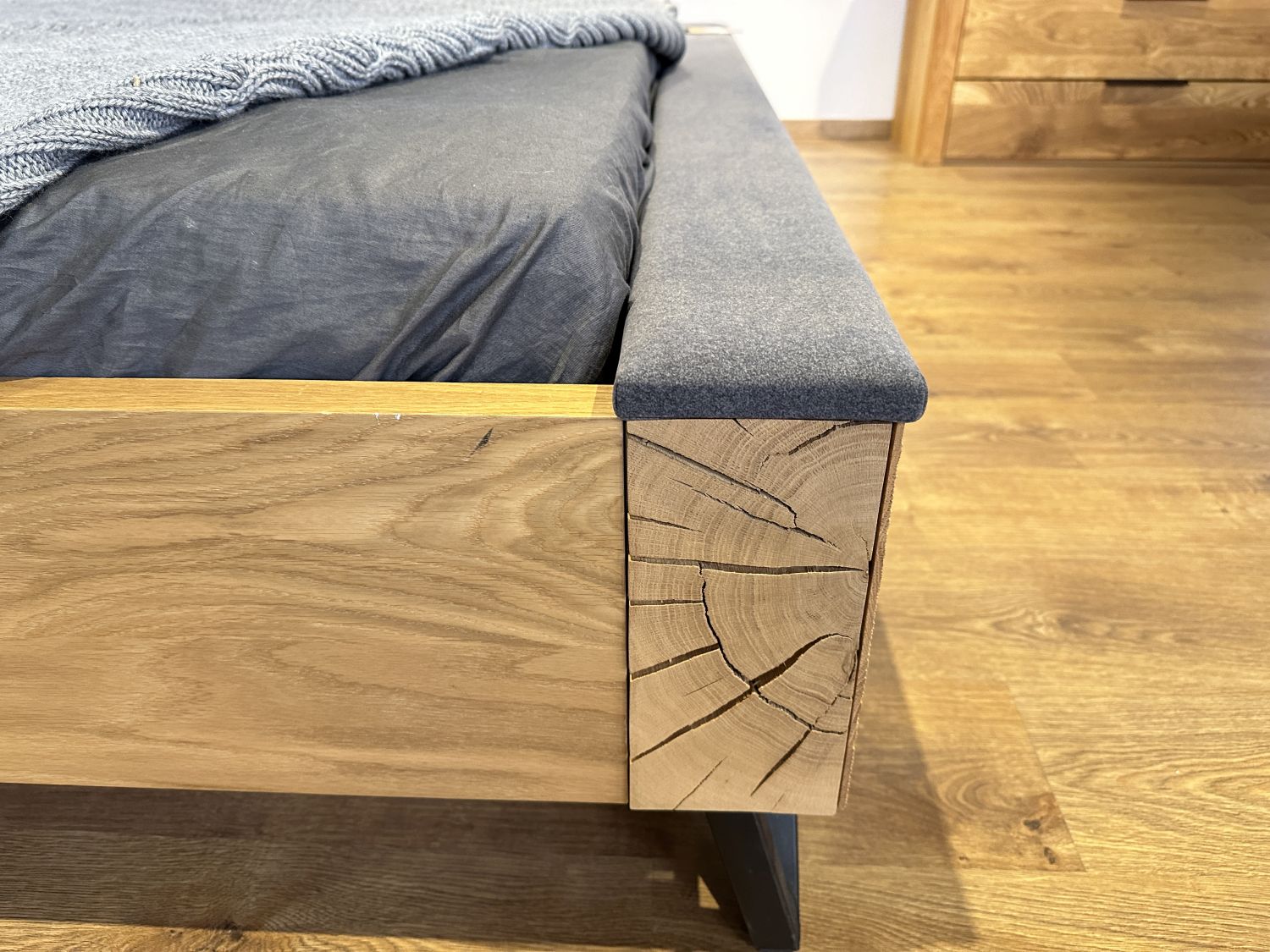 Łóżko Pik 160x200 - przecena z ekspozycji -26% Łóżko Pik 160x200 - przecena z ekspozycji -26%