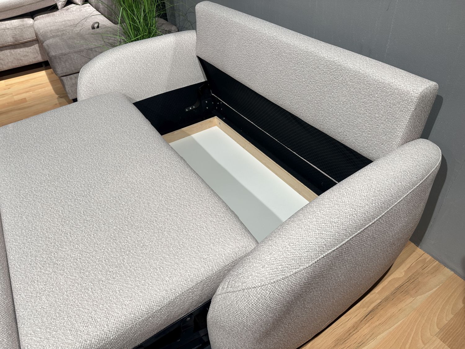 Sofa Stone z funkcją spania Puma, pojemnikiem na pościel. Zoya 