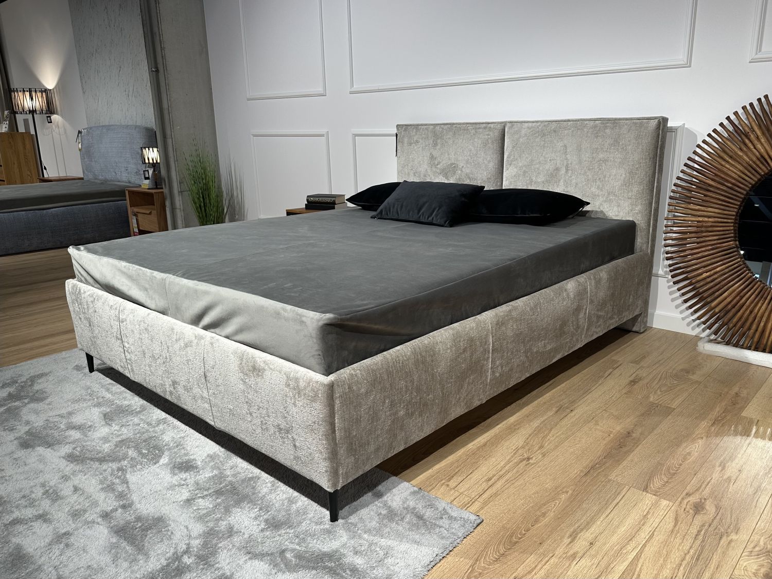 Łóżko Hatton od Comforteo z pojemnikiem 140x200cm