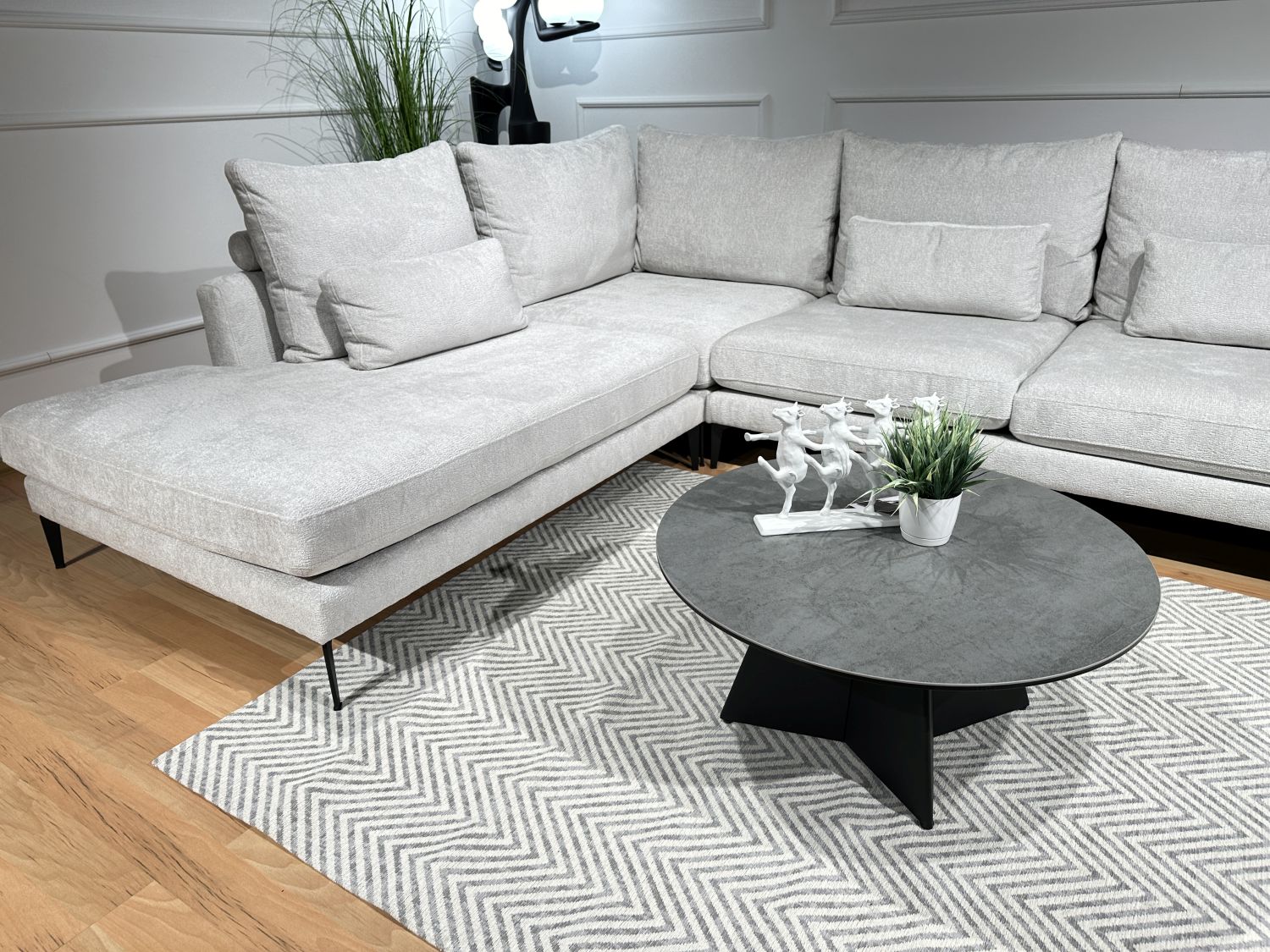 Okrągły stolik kawowy Stonea ze spieku kwarcowego śr 80 cm