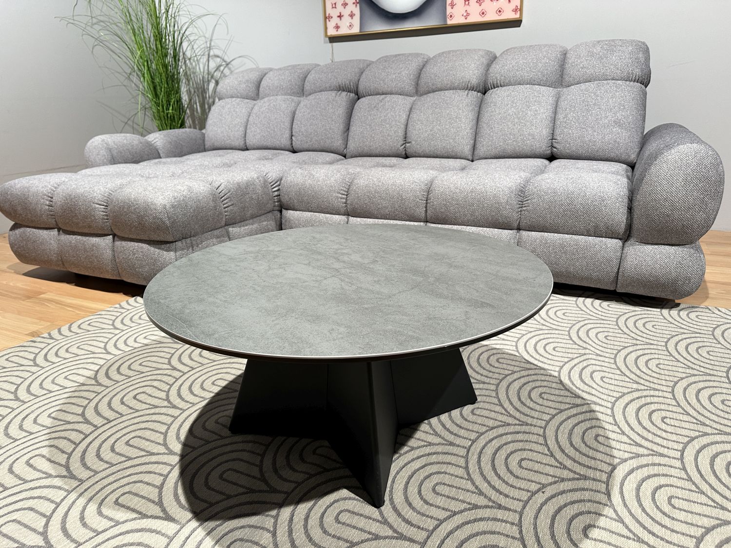 Okrągły stolik kawowy Stonea ze spieku kwarcowego śr 80 cm