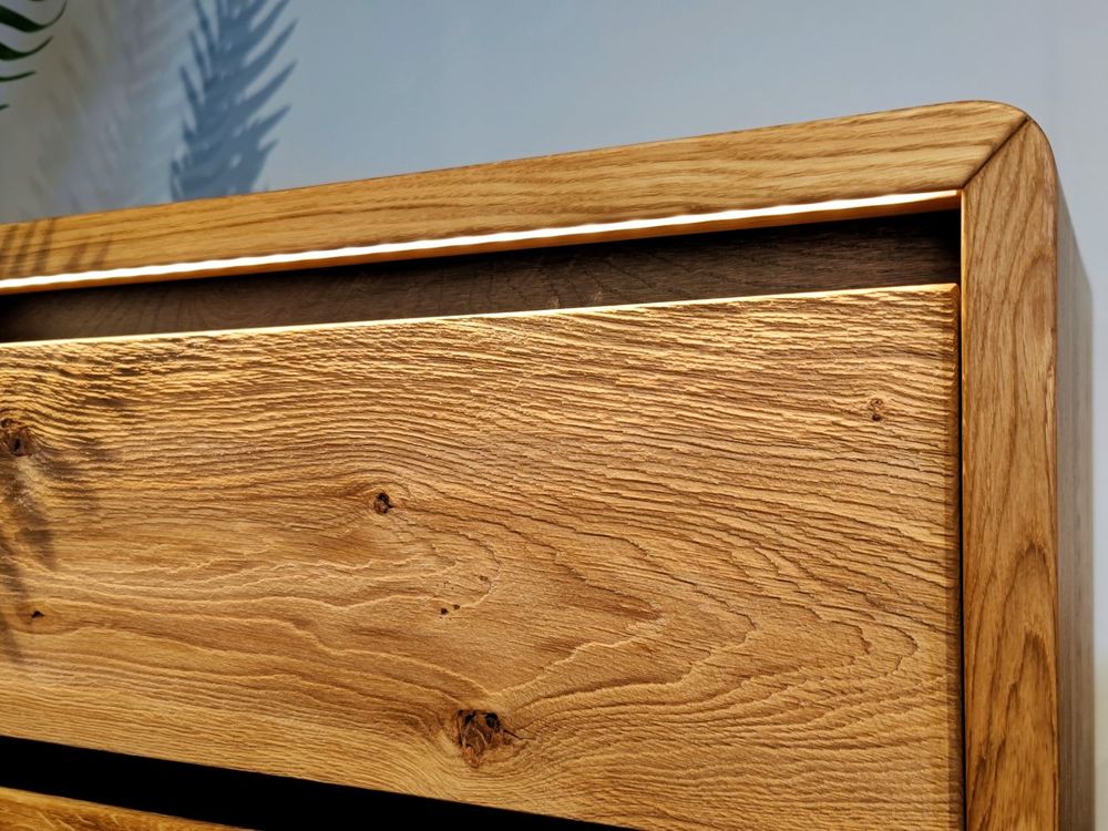 Komoda 5S Ottawa z oświetleniem EBK11 lite drewno z szufladami dąb olej salon
