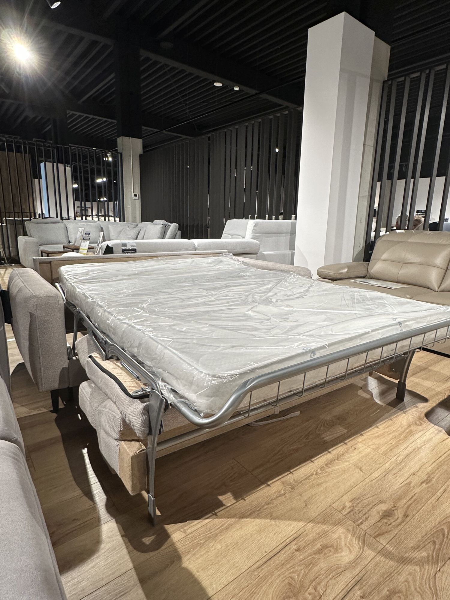 Sofa Goya z funkcja spania typu włoskiego - przecena z ekspozycji - 20%