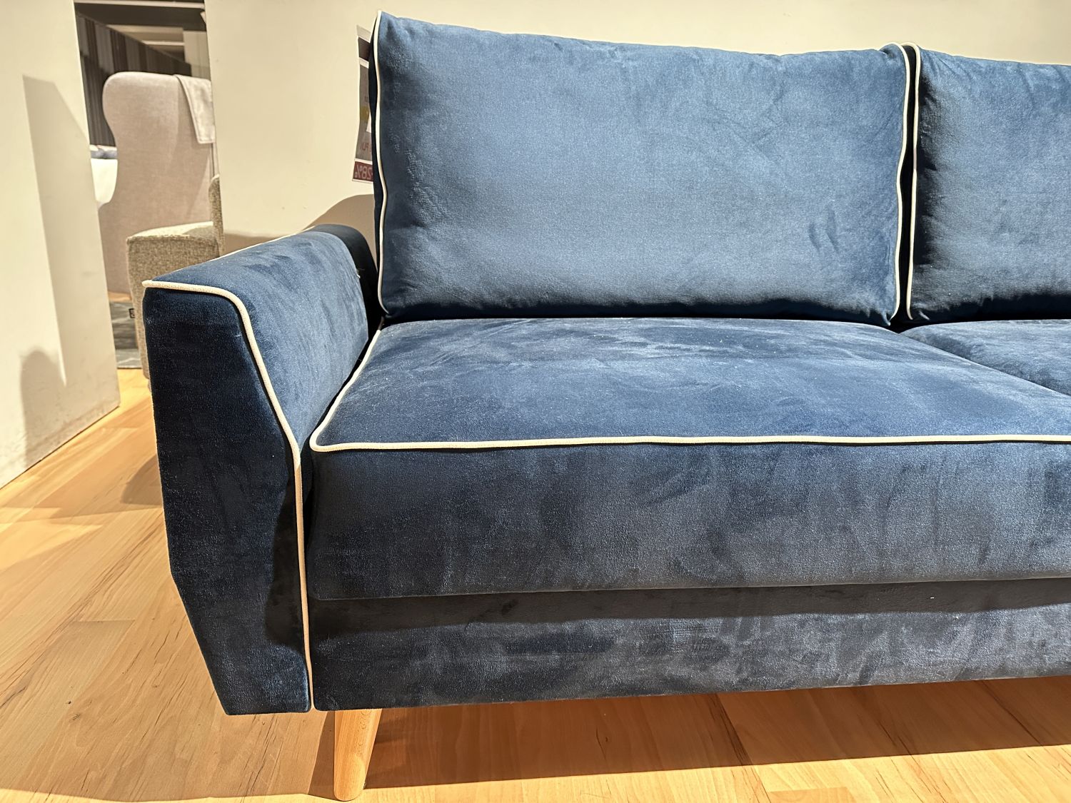 Sofa rozkładana z pojemnikiem Axel - wyprzedaż z ekspozycji  -28%